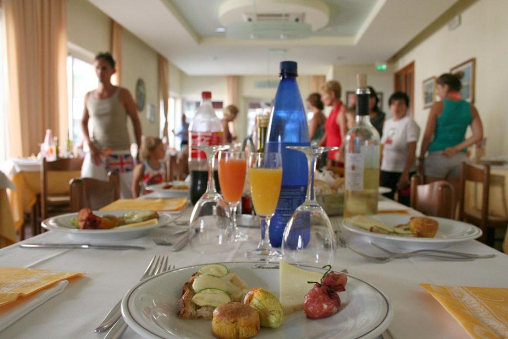 Hotel Serenella Vintage Rimini Ngoại thất bức ảnh