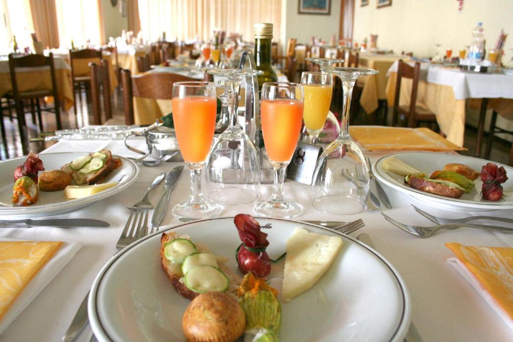 Hotel Serenella Vintage Rimini Ngoại thất bức ảnh