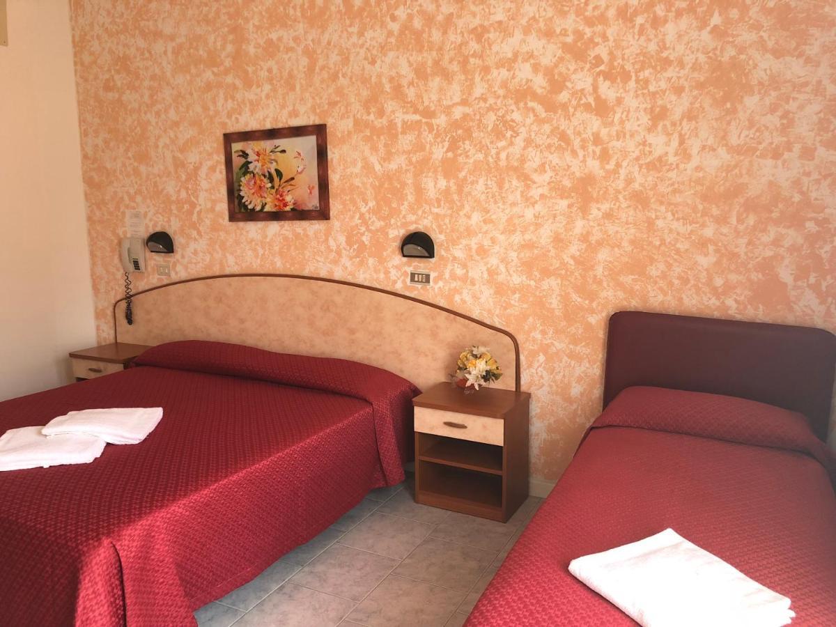 Hotel Serenella Vintage Rimini Ngoại thất bức ảnh