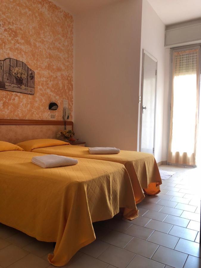 Hotel Serenella Vintage Rimini Ngoại thất bức ảnh
